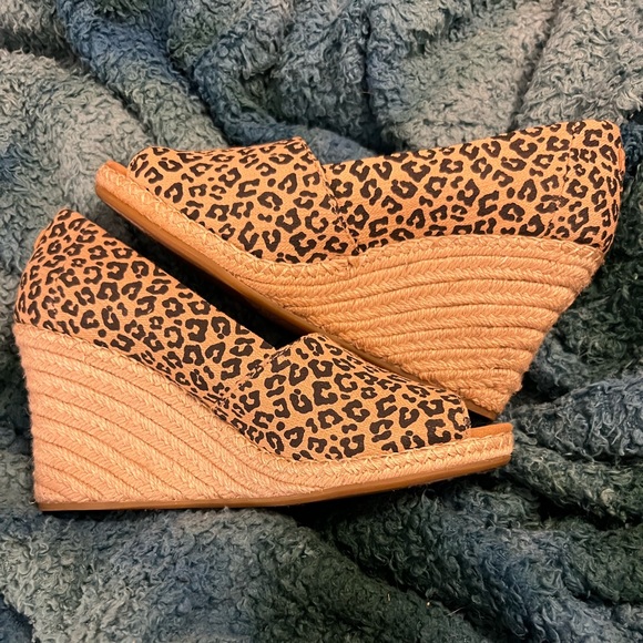 TOMS Michelle Wedge Heel, Mini Leopard, Size 10 - Picture 5 of 8